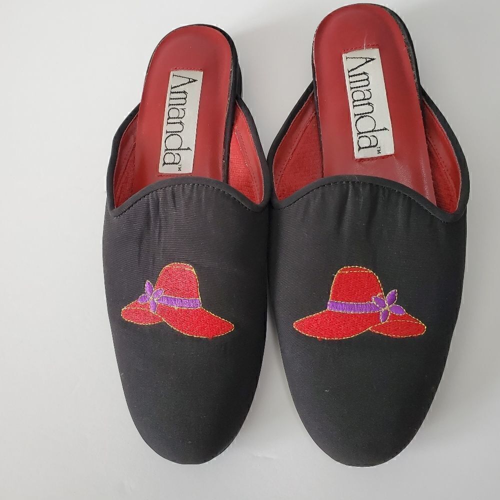AMANDA RED HAT SOCIETY BLACK SLIP ON SLIDES WITH HAT DECORATION SIZE 7M